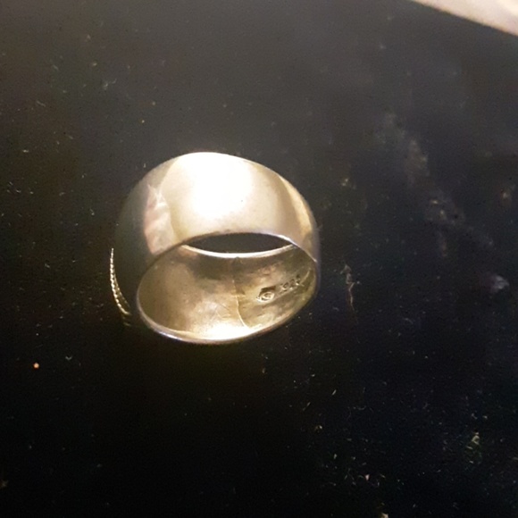 Silver ring - Picture 2 of 3
